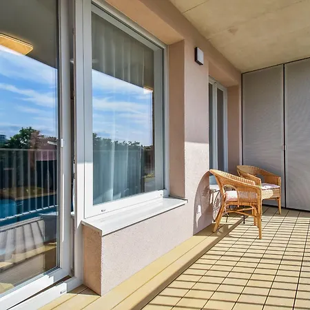 Como, Private Parking Free Lägenhet