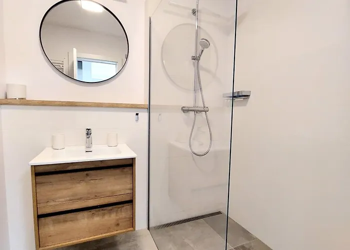 Como, Private Parking Free * كَشّا